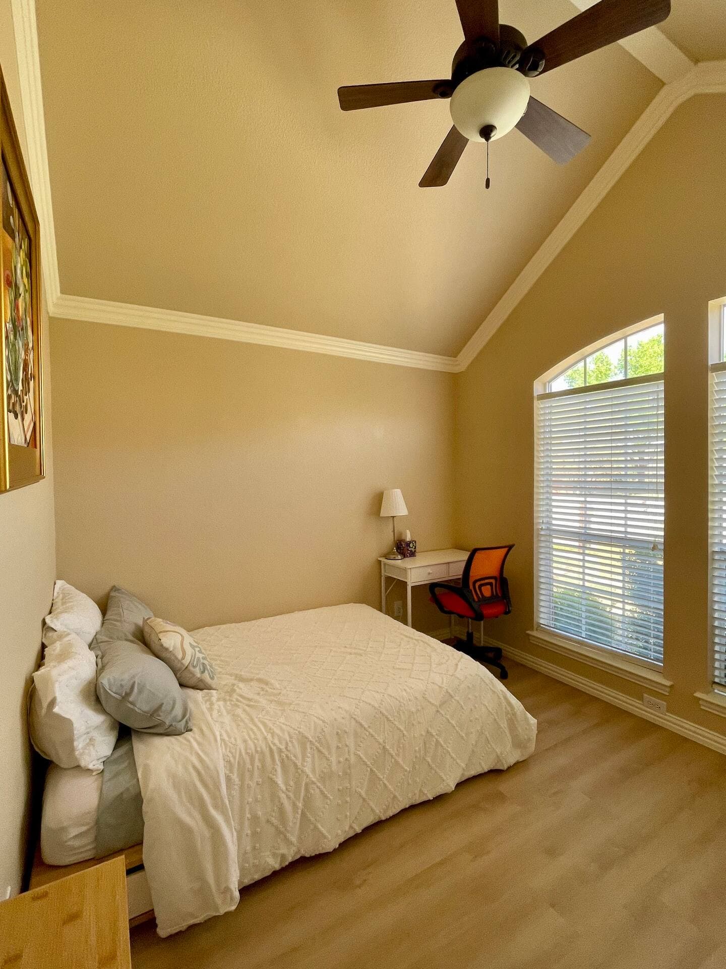 A bedroom at Dali House